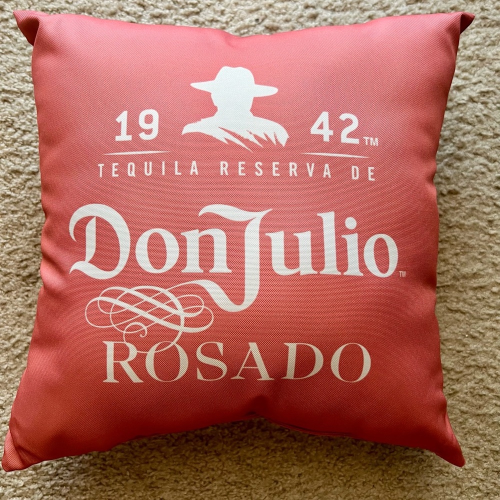 DON JULIO ROSADO I942 TEQUILA RESERVA DE THROW PILLOW/CUSHION NWOT